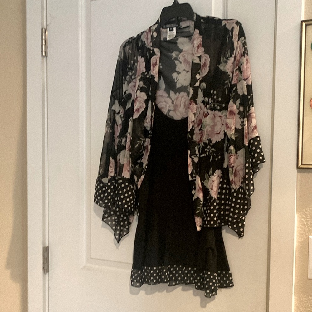 2 pc. Tank tunic with cover. Size Medium black with rose pattern.